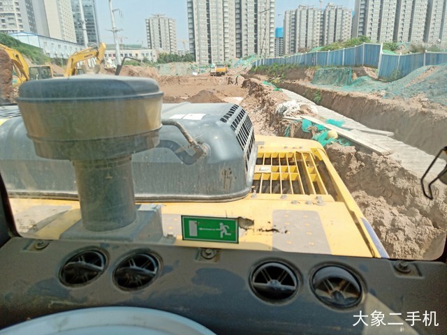 小松 PC240LC-8M0 挖掘机