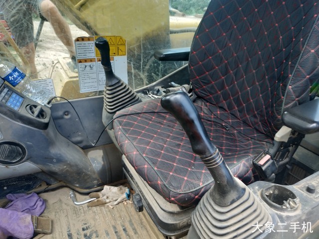 小松 PC220-8 挖掘机