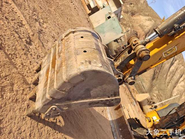 徐工 XE18 挖掘机