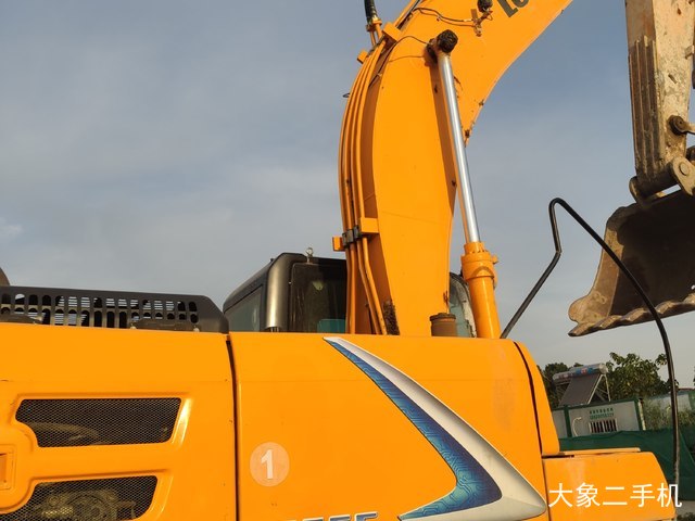 龙工 LG6225E 挖掘机