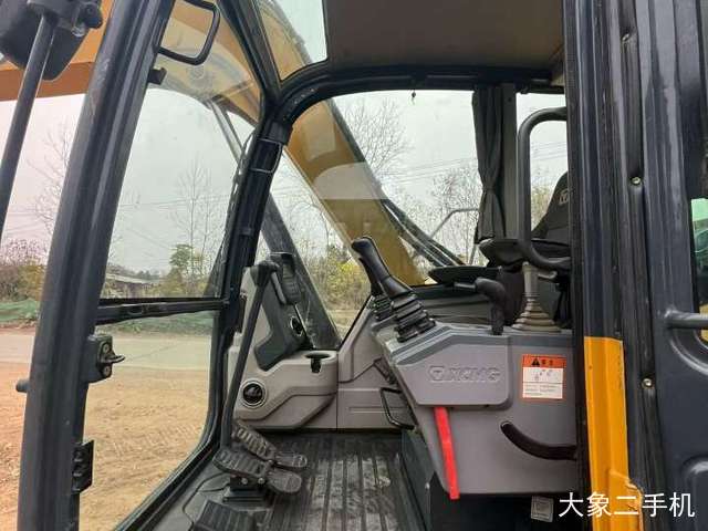 徐工 XE75D 挖掘机