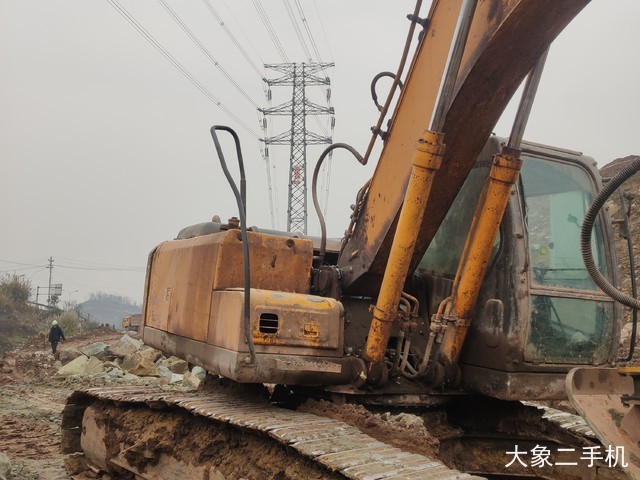 现代 R225-7 挖掘机