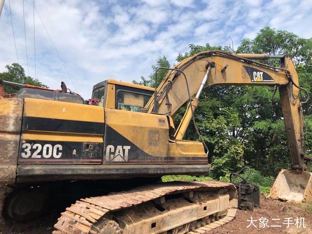 卡特彼勒 320B 挖掘机