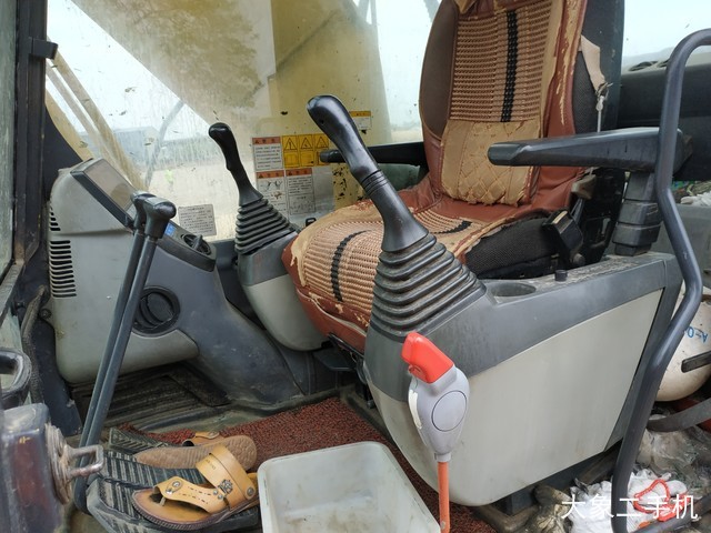 小松 PC220-8 挖掘机