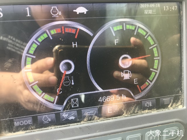 徐工 XE265C 挖掘机