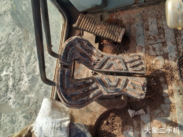 现代 R335LC-7 挖掘机