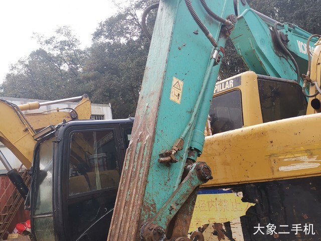 神钢 SK130-8 挖掘机