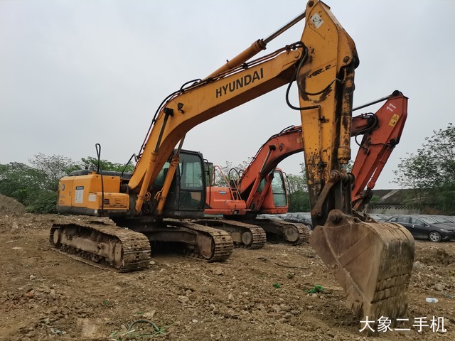 现代 R225LC-7 挖掘机