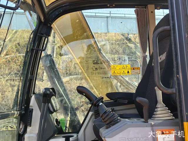 徐工 XE75D 挖掘机