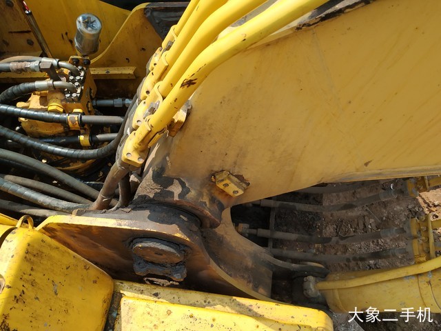 小松 PC200-8 挖掘机