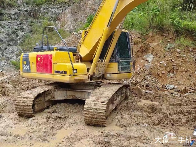 小松 PC200-8 挖掘机
