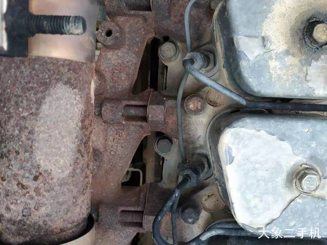 现代 R215-7 挖掘机