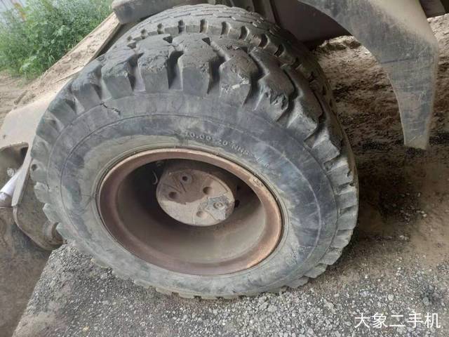 现代 R210W-5 挖掘机