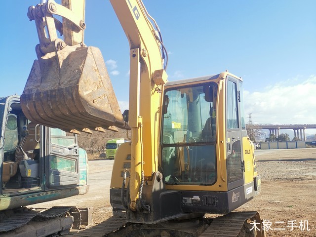 山东临工 E660F 挖掘机