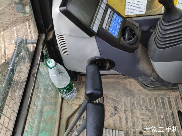 小松 PC240LC-8M0 挖掘机