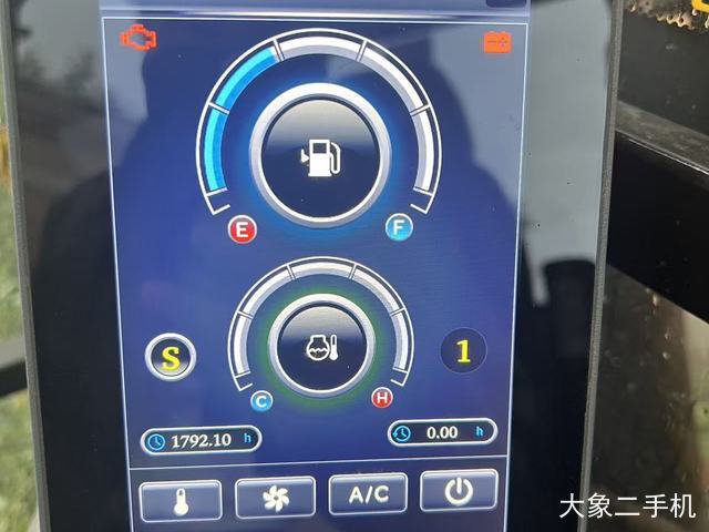 三一重工 SY75C 挖掘机