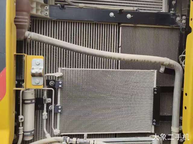 卡特彼勒 323DL 挖掘机