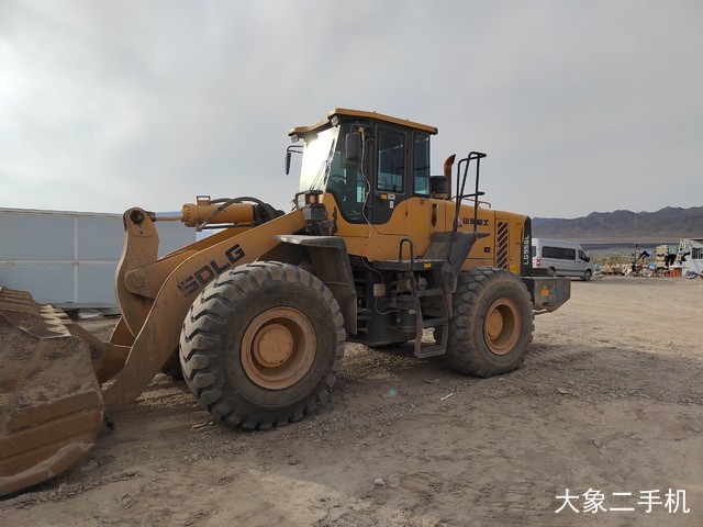 山东临工 L956F-LNG 装载机