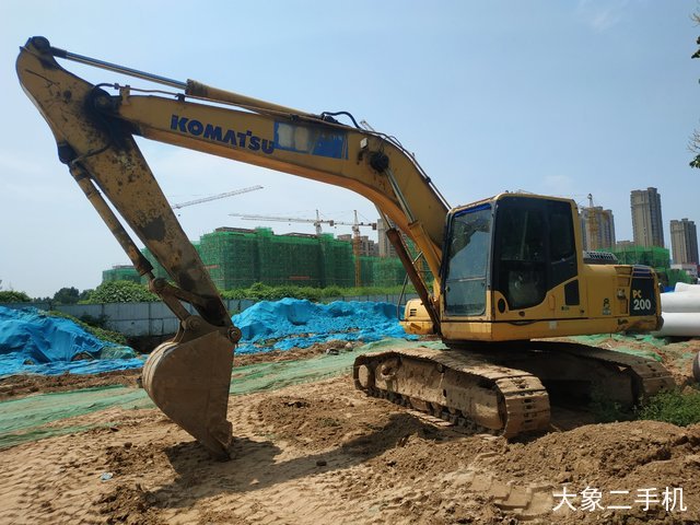 小松 PC200-8 挖掘机