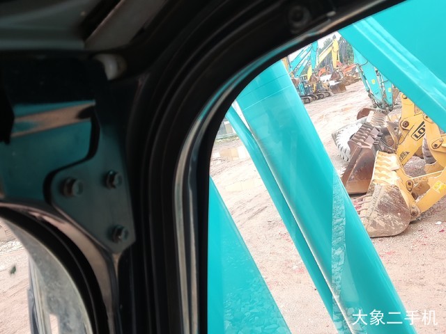 神钢 PC240LC-8 挖掘机