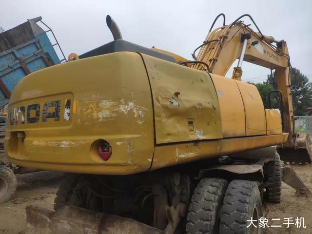 现代 R210W-5 挖掘机