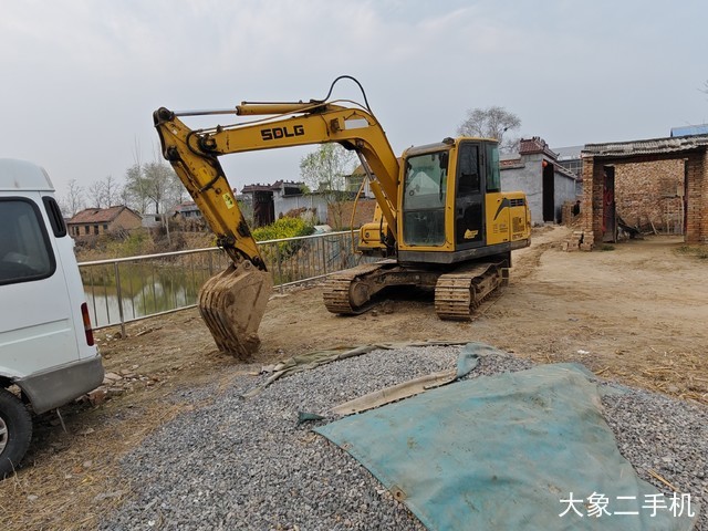 山东临工 E680F 挖掘机