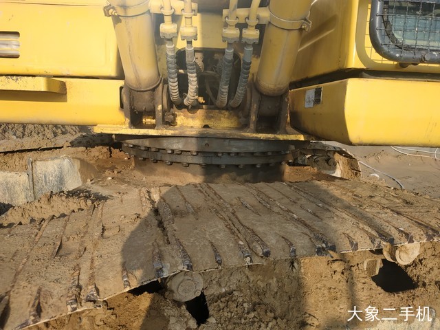 小松 PC220-8 挖掘机