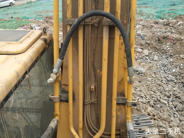 山东临工 LG6220 挖掘机