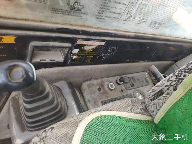 现代 R210W-5 挖掘机