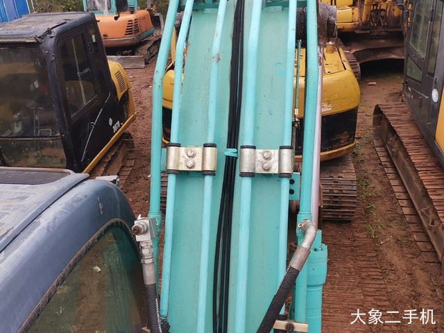 神钢 SK130-8 挖掘机