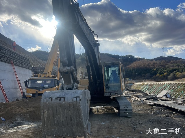 沃尔沃 EC240B-Prime 挖掘机