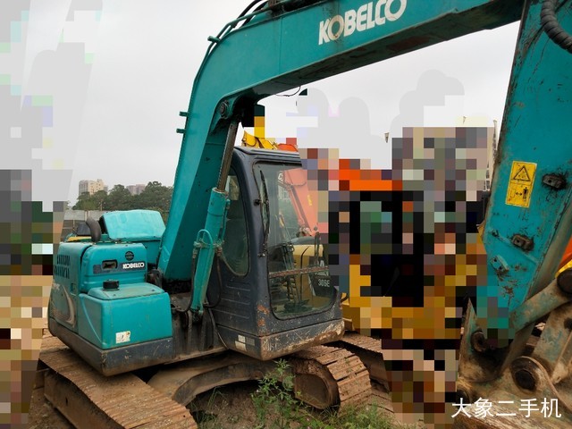 神钢 SK75-8 挖掘机