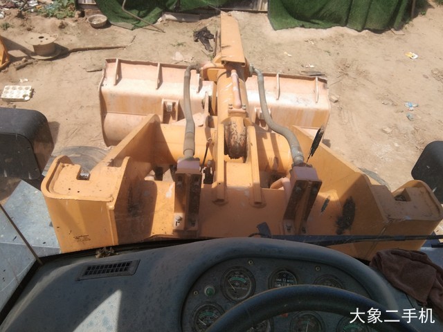 龙工 LG833B 装载机