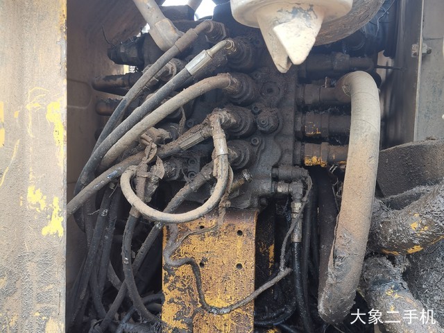 现代 R130W-5 挖掘机