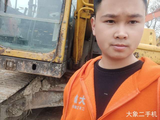 山东临工 E6225H 挖掘机