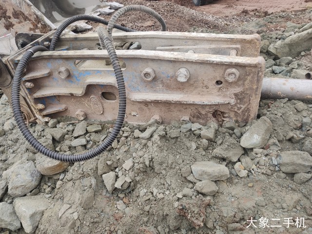 现代 R225-7 挖掘机