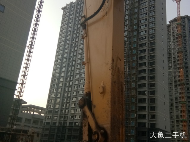 小松 PC240LC-8M0 挖掘机