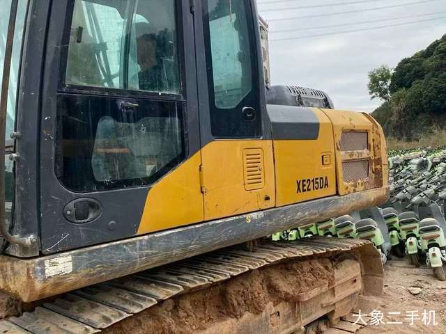 徐工 XE200DA 挖掘机