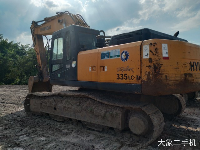 现代 R335LC-7 挖掘机