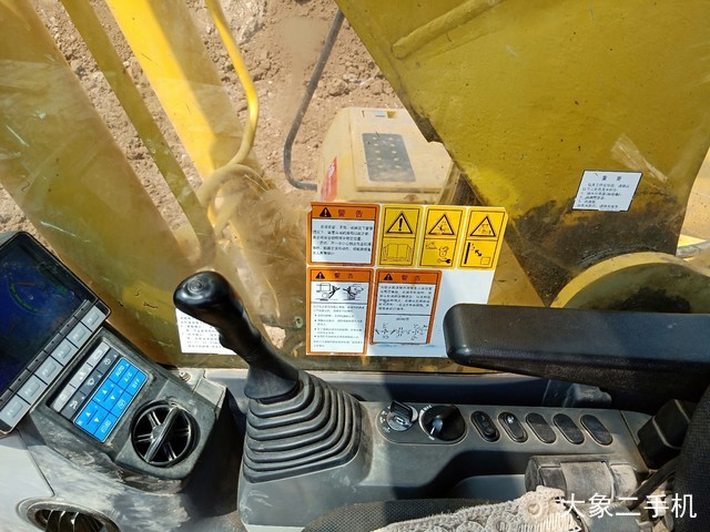 小松 PC240LC-8M0 挖掘机