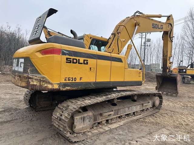 山东临工 E6225H 挖掘机