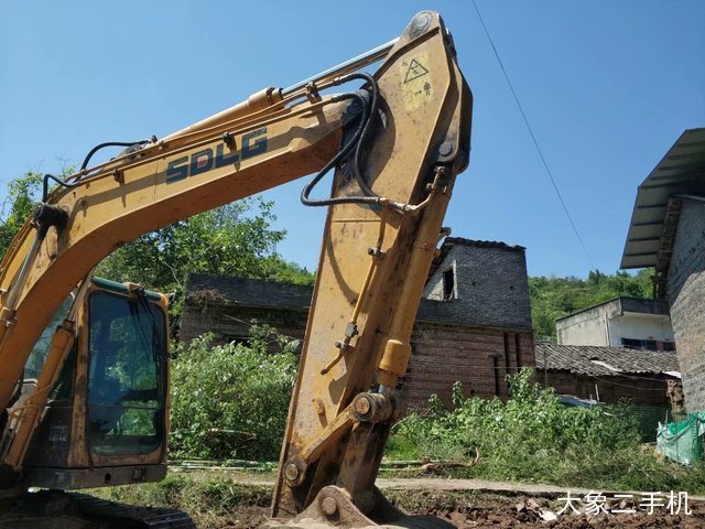 山东临工 LG6135E 挖掘机