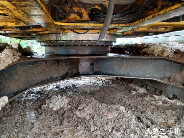 现代 R225LC-7 挖掘机