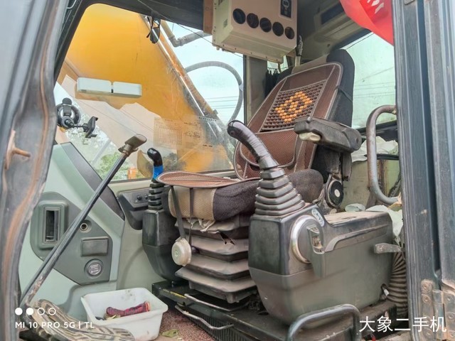 现代 R225LC-7 挖掘机