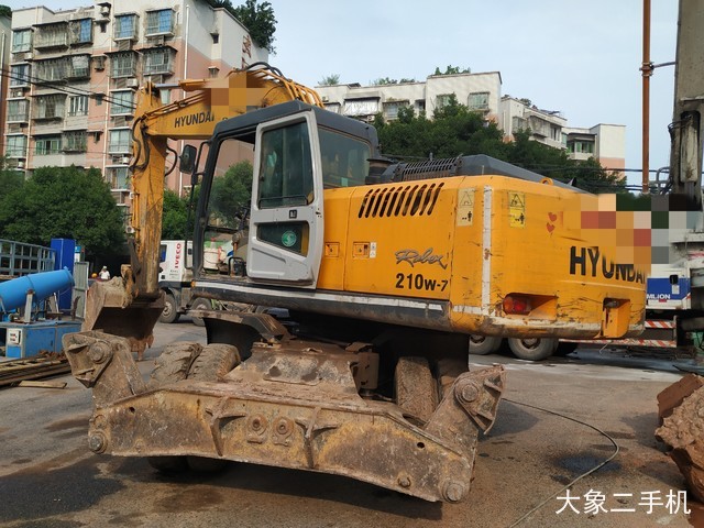 现代 R210W-7 挖掘机