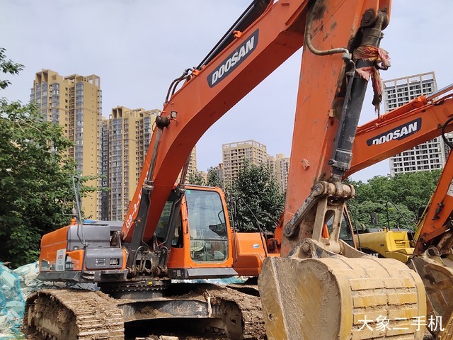 斗山 DX260LC-9C 挖掘机