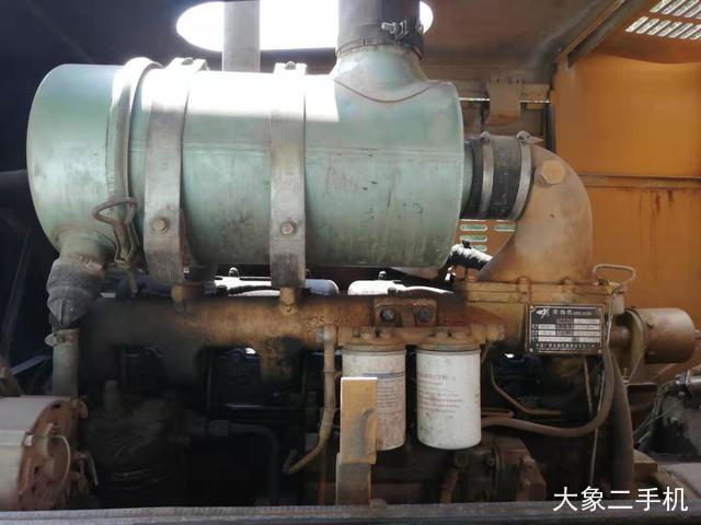 龙工 LG833 装载机