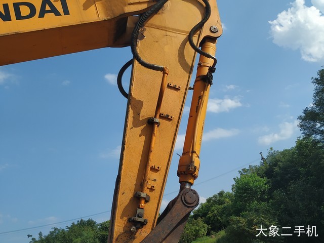 现代 R335LC-7 挖掘机