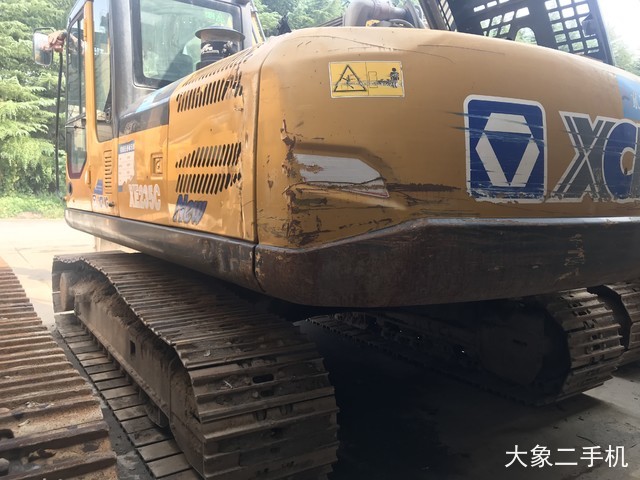 徐工 XE215C 挖掘机