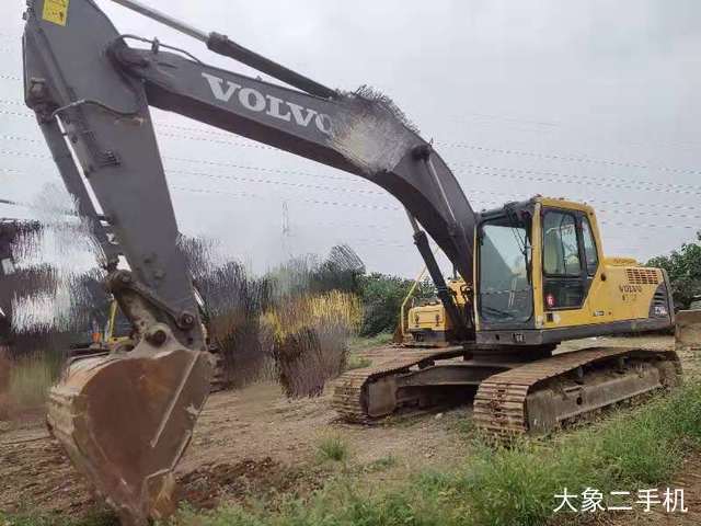 沃尔沃 EC240BLC 挖掘机